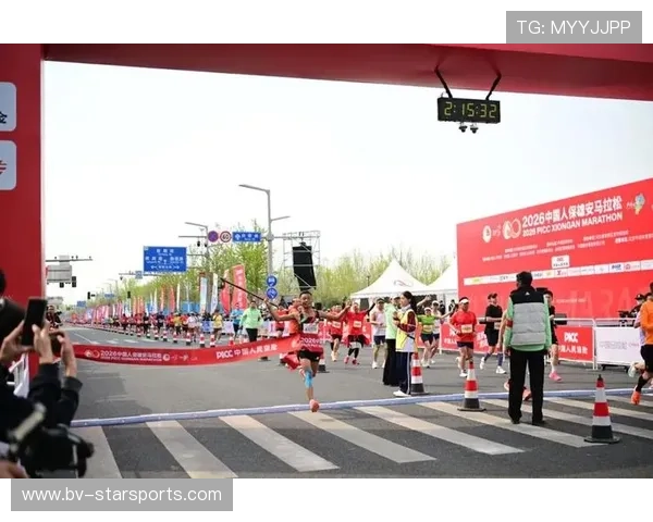 体育赛事拍摄构图：起跑、冲线与特写